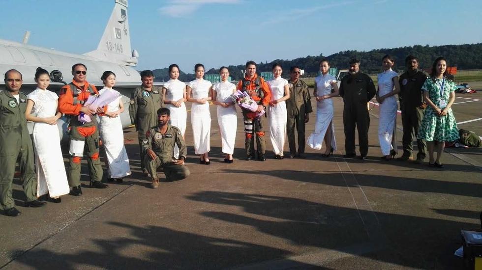 巴基斯坦空军也携带JF17战斗机抵达珠海，受到中国的热烈欢迎