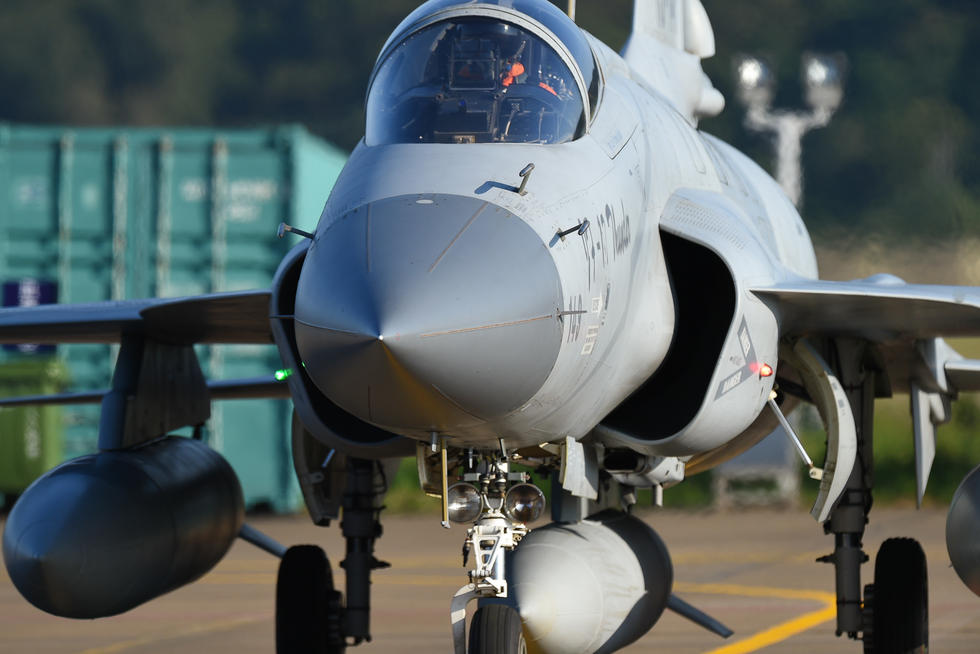 JF17是世界上首款使用DSI进气道的现役战斗机