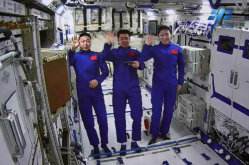 神舟十四号,航天员乘组,2022年,7月,25日,问天实验舱,舱门,顺利进入,问天实验舱